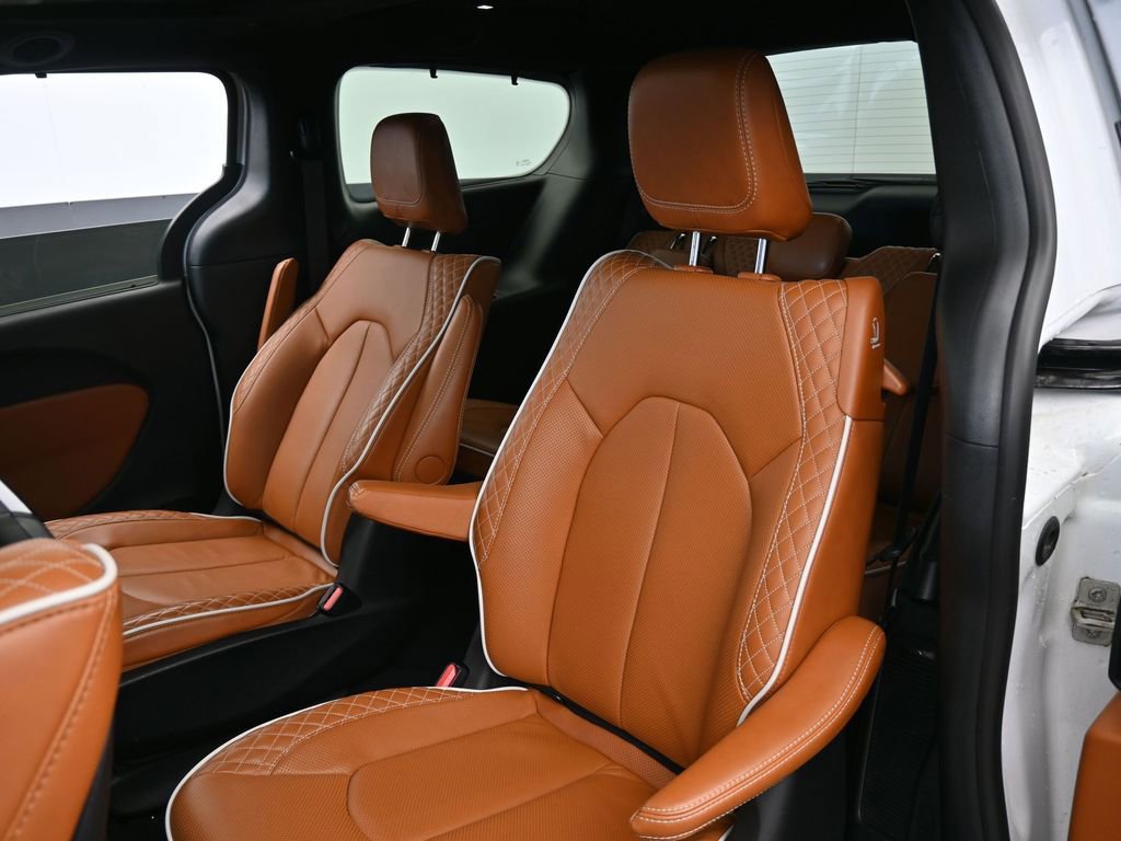 Used 2024 Chrysler Pacifica Pinnacle image 41