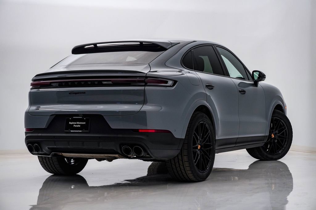 Certified 2025 Porsche Cayenne Coupe image 11