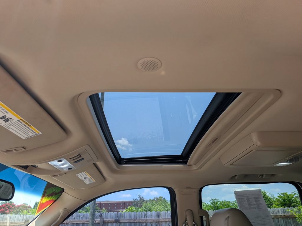 Used 2012 GMC Yukon XL SLT RWD image 23