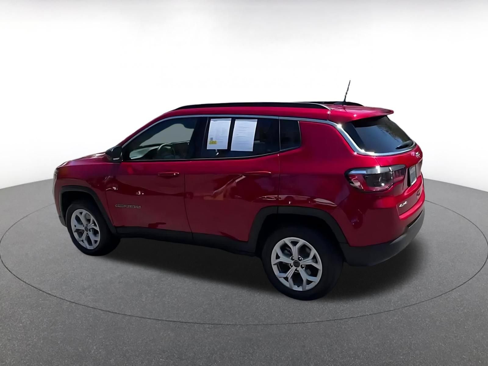 Used 2025 Jeep Compass Latitude AWD/4WD image 11
