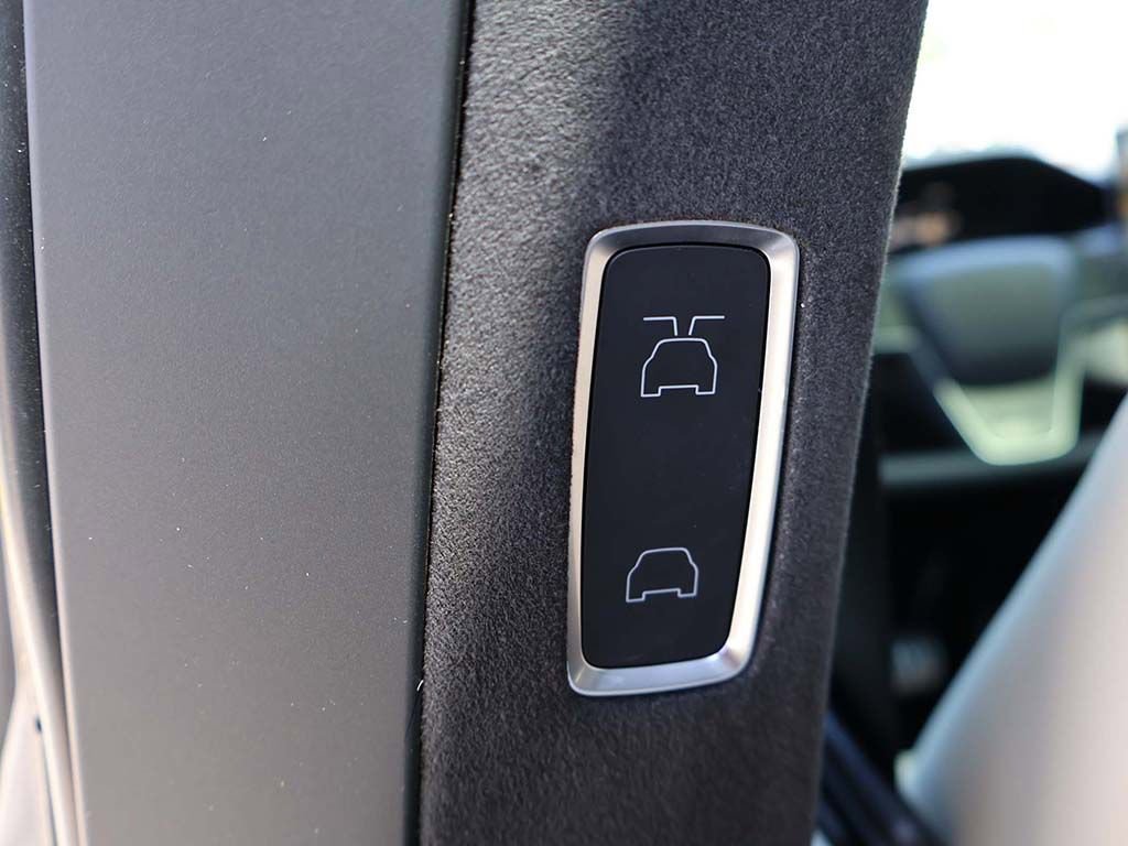 Used 2022 Tesla Model X Plaid image 55