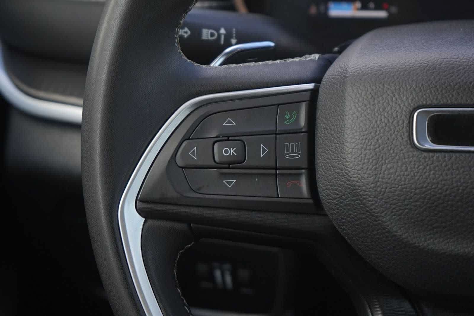 Used 2024 Jeep Grand Cherokee Laredo RWD image 17