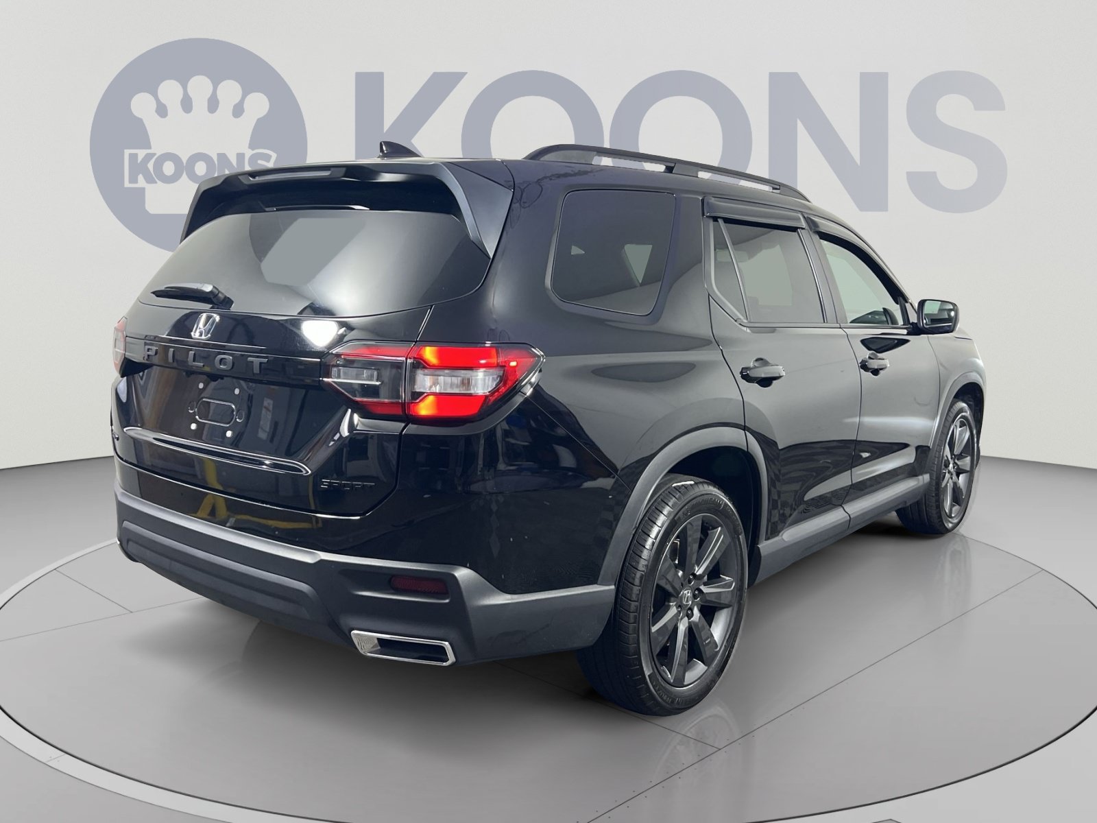 Used 2025 Honda Pilot Sport image 7