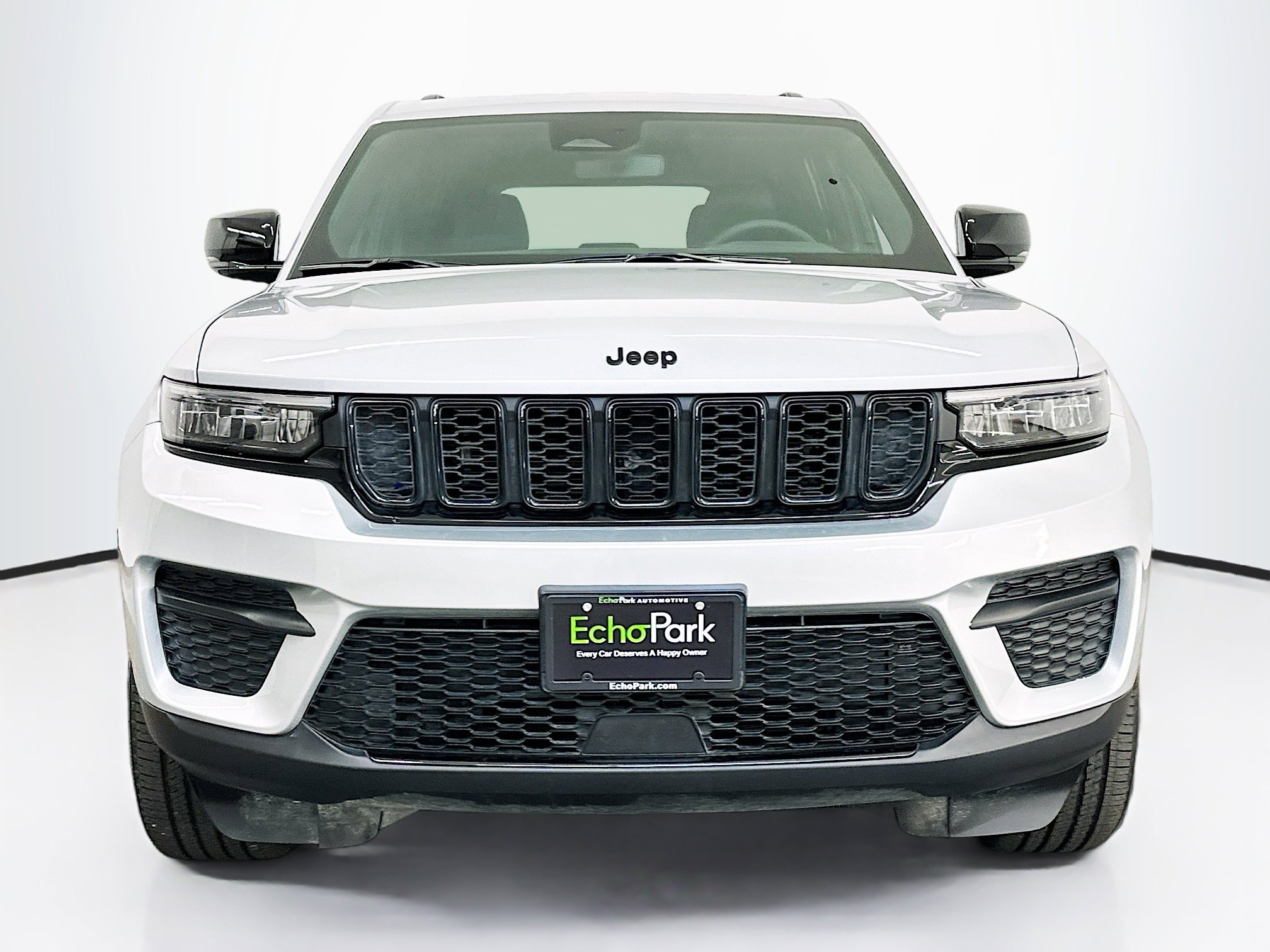 Used 2023 Jeep Grand Cherokee Altitude image 2
