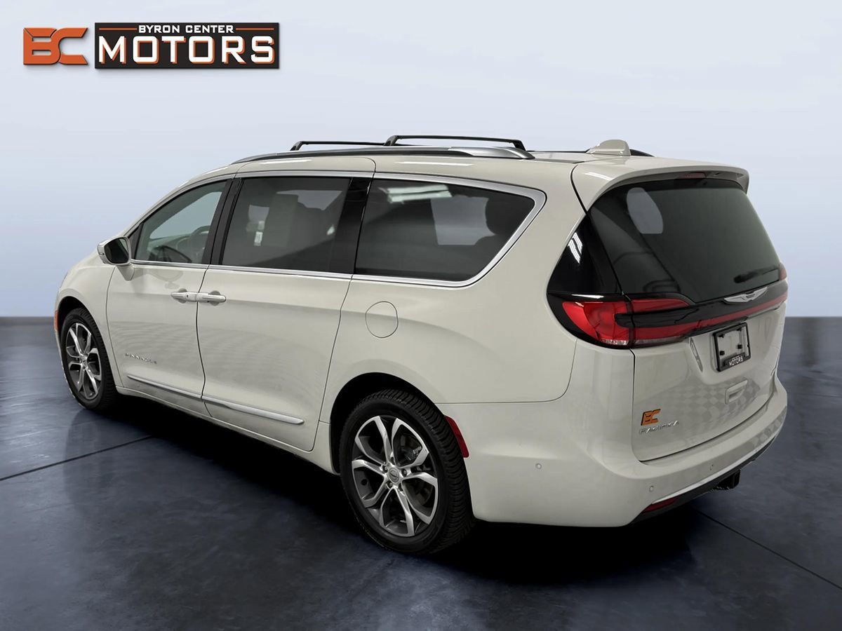 Used 2021 Chrysler Pacifica Pinnacle image 4