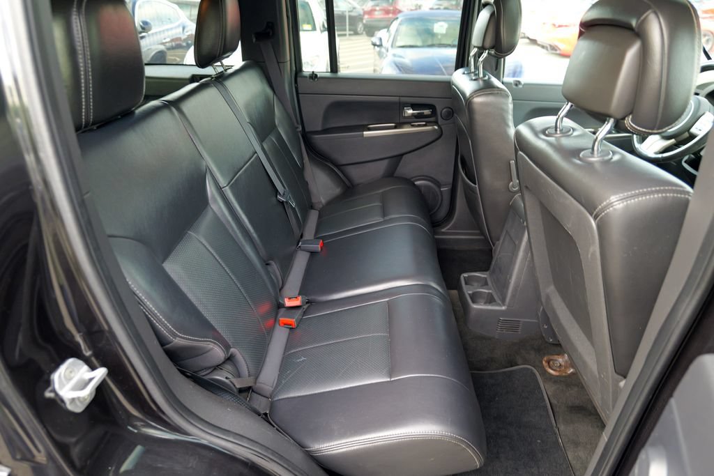 Used 2011 Jeep Liberty Limited w/ Chrome Accents Group AWD/4WD image 30