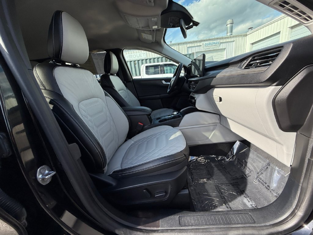 Used 2023 Ford Escape Platinum w/ Premium Technology Package AWD/4WD image 25