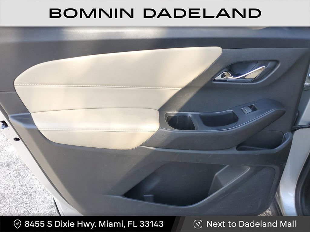 Used 2022 Chevrolet Traverse LS image 9