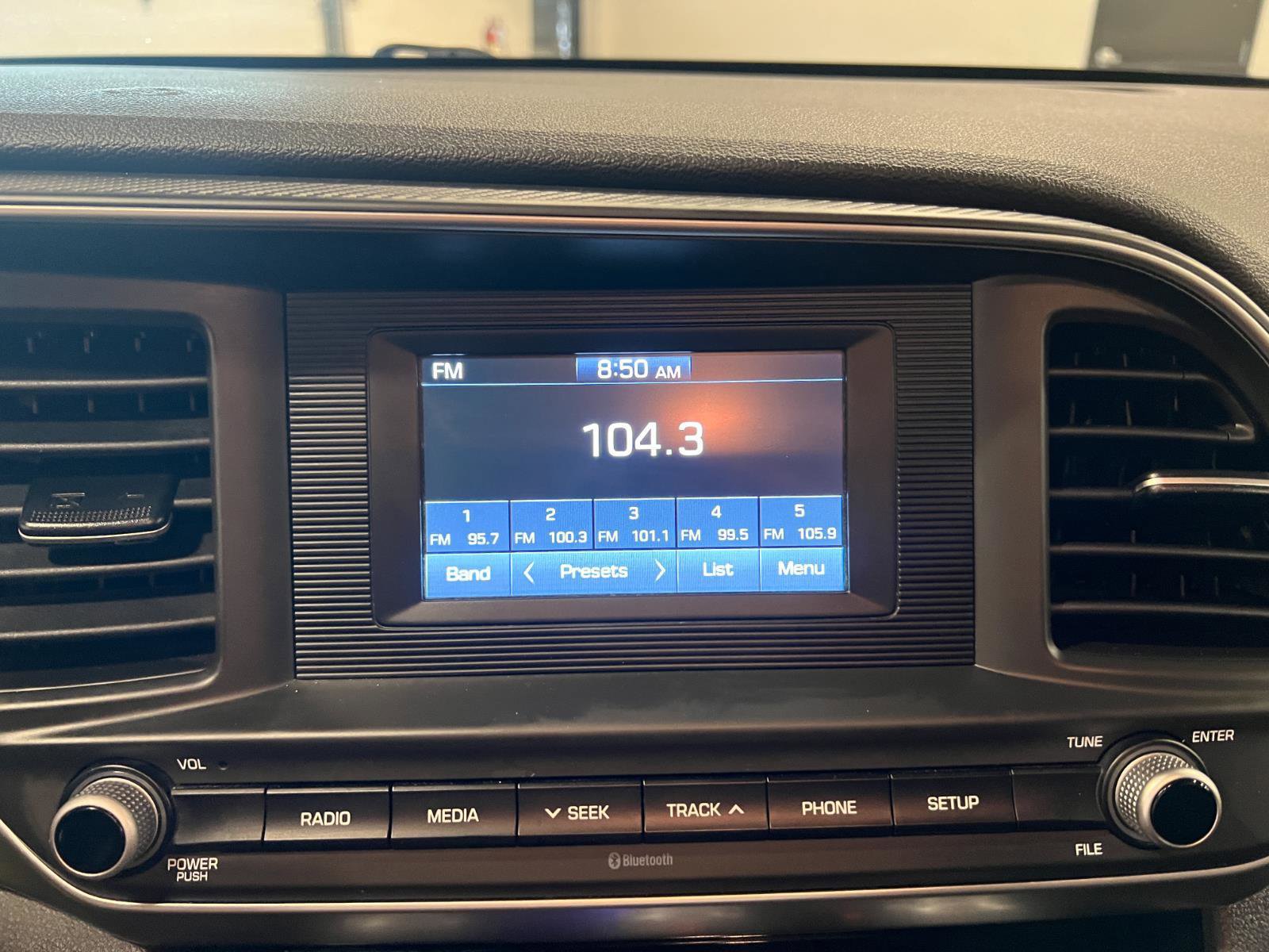 Used 2019 Hyundai Elantra SE w/ Cargo Package FWD image 17