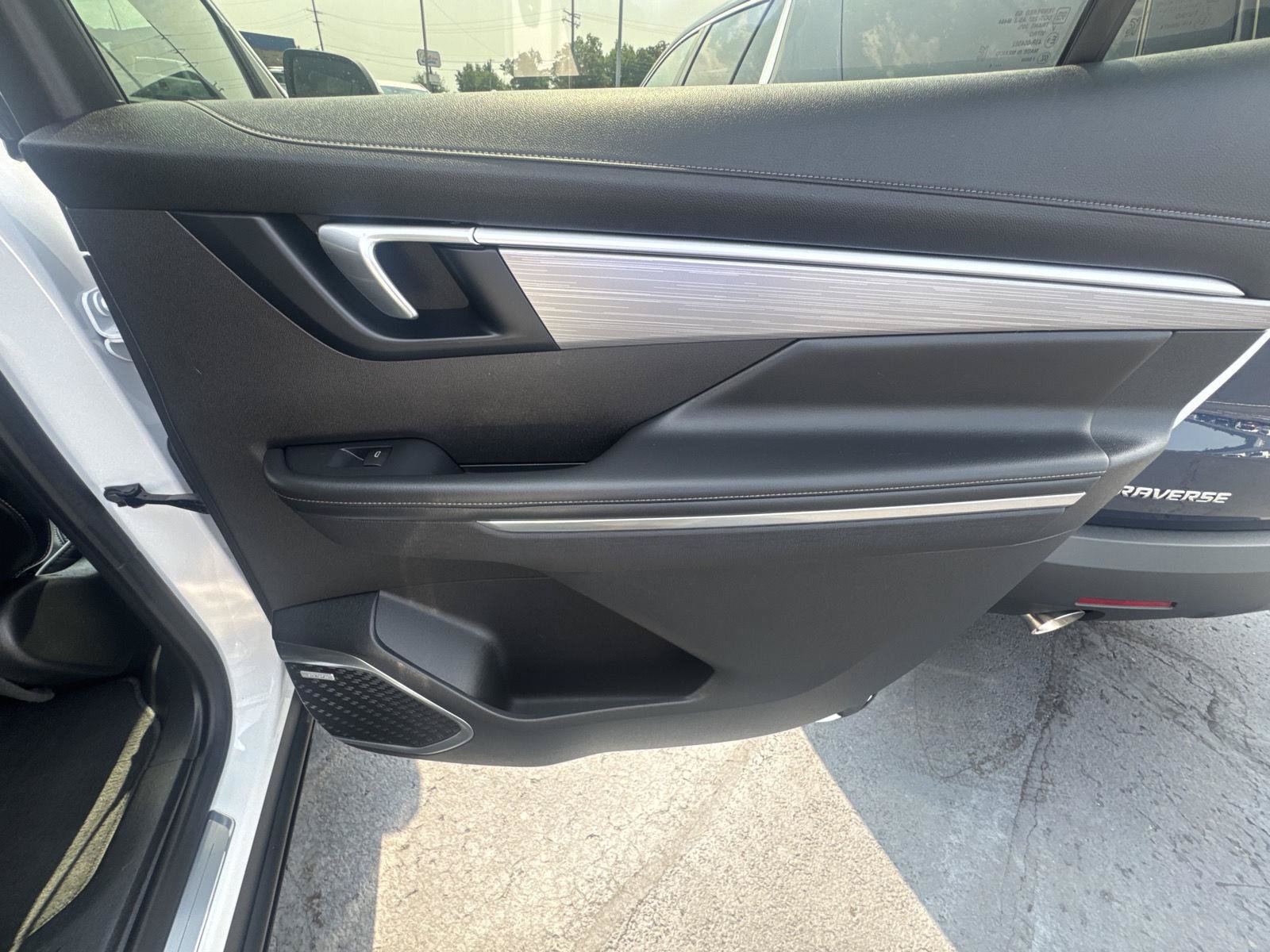 Used 2025 Buick Enclave Preferred FWD image 16