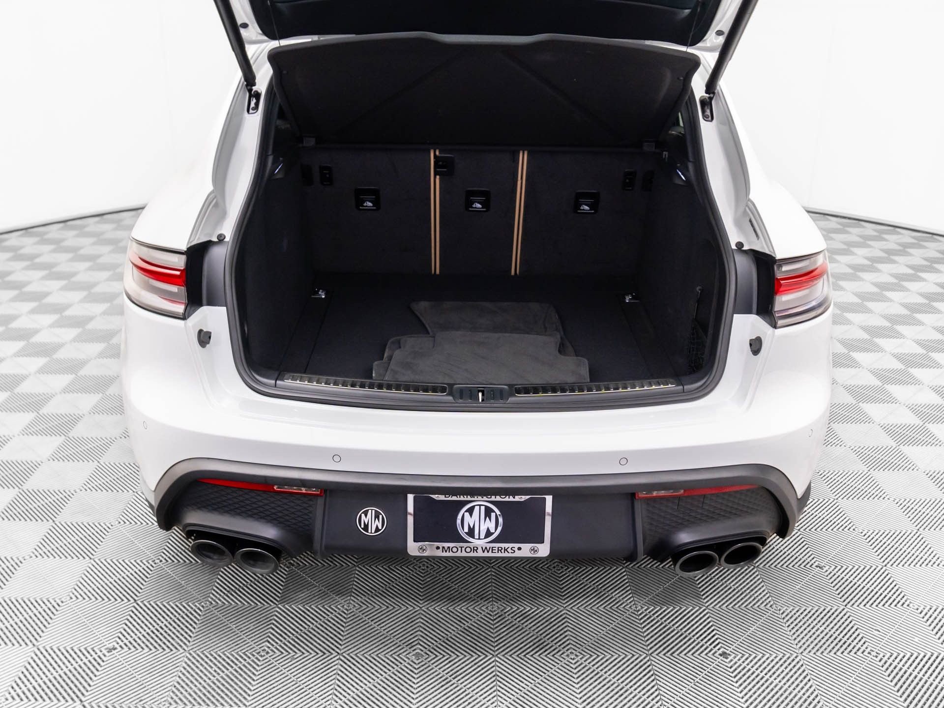 Certified 2023 Porsche Macan Turbo image 27