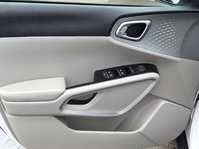Used 2021 Kia Soul LX FWD image 16