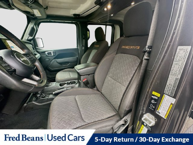 Used 2024 Jeep Gladiator Mojave w/ Technology Group AWD/4WD image 18