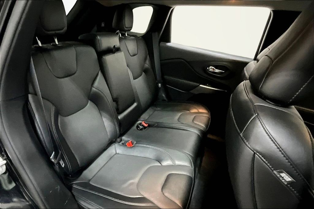 Used 2022 Jeep Cherokee Limited AWD/4WD image 25