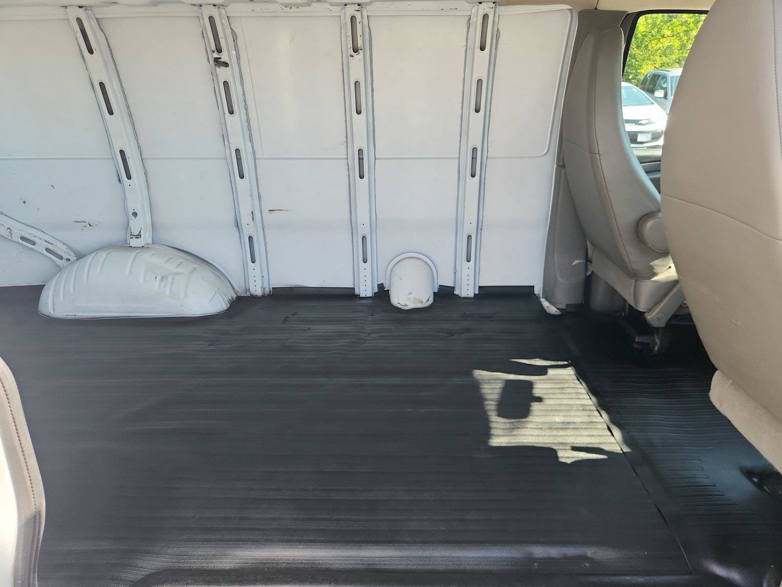 Used 2015 Chevrolet Express 2500 RWD image 12