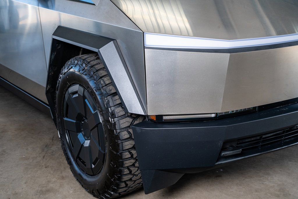 Used 2024 Tesla Cybertruck AWD Crew Cab image 17
