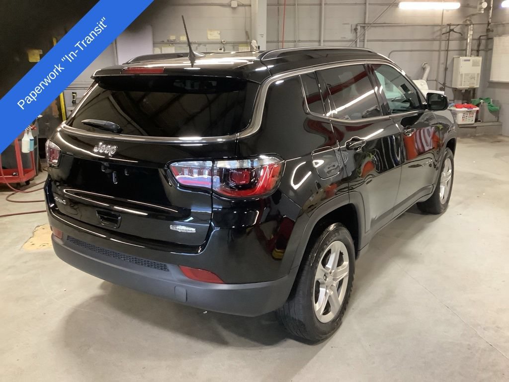 Used 2023 Jeep Compass Latitude w/ Convenience Group AWD/4WD image 5