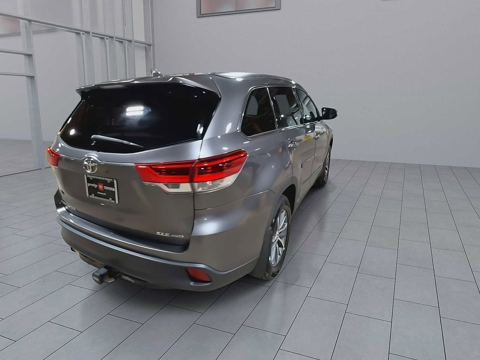 Used 2019 Toyota Highlander XLE AWD/4WD image 8