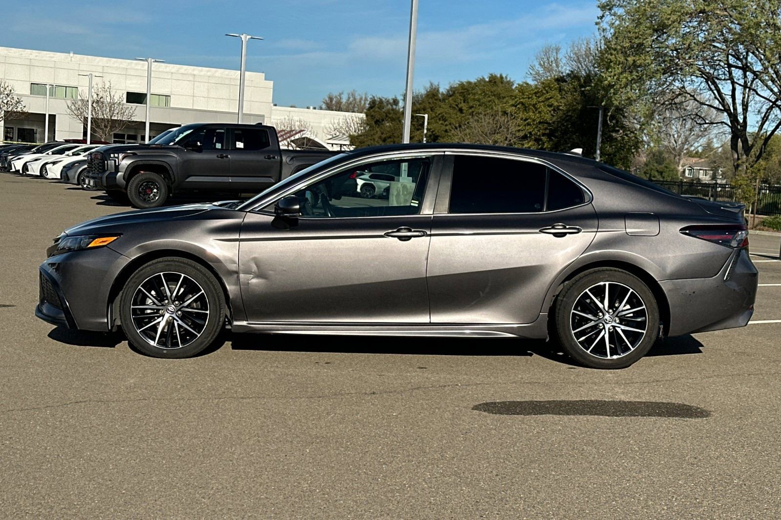 Used 2023 Toyota Camry SE image 7