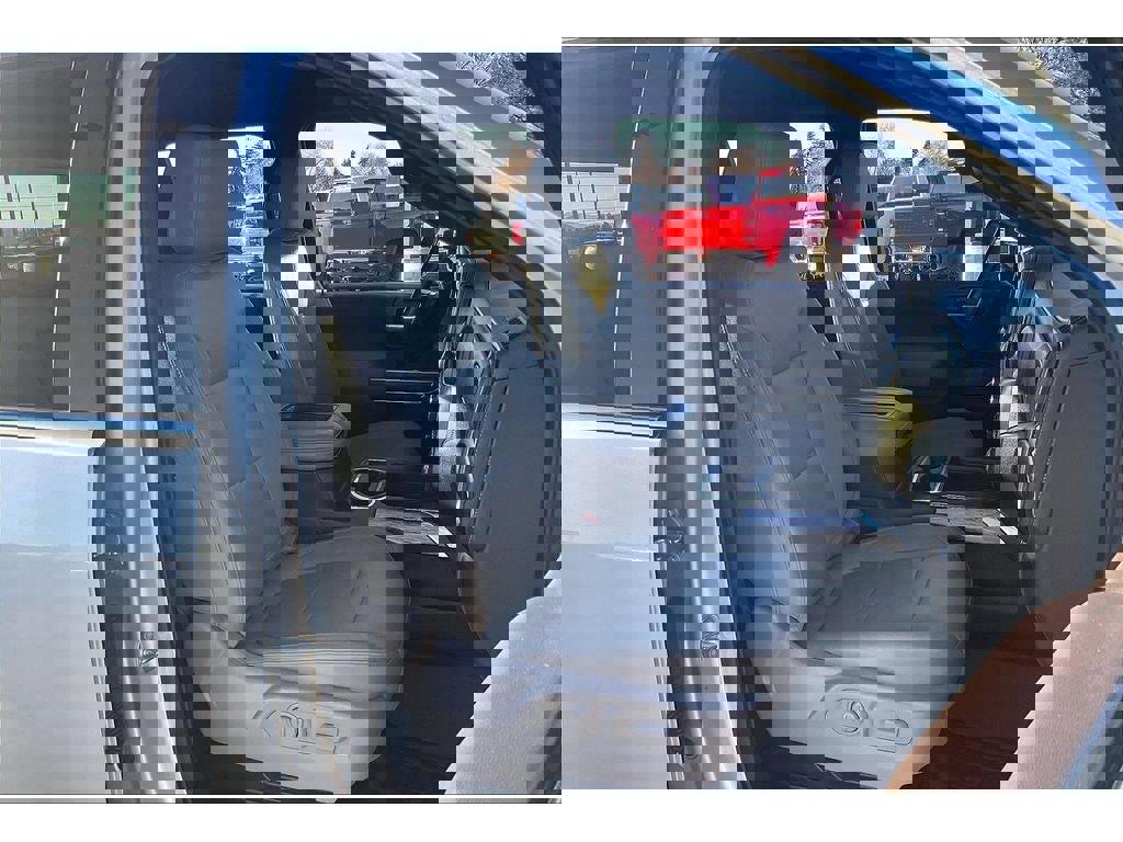 Used 2021 Chevrolet Silverado 3500 LTZ w/ LTZ Premium Package image 8