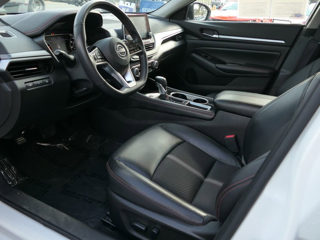 Used 2024 Nissan Altima 2.5 SR FWD image 12
