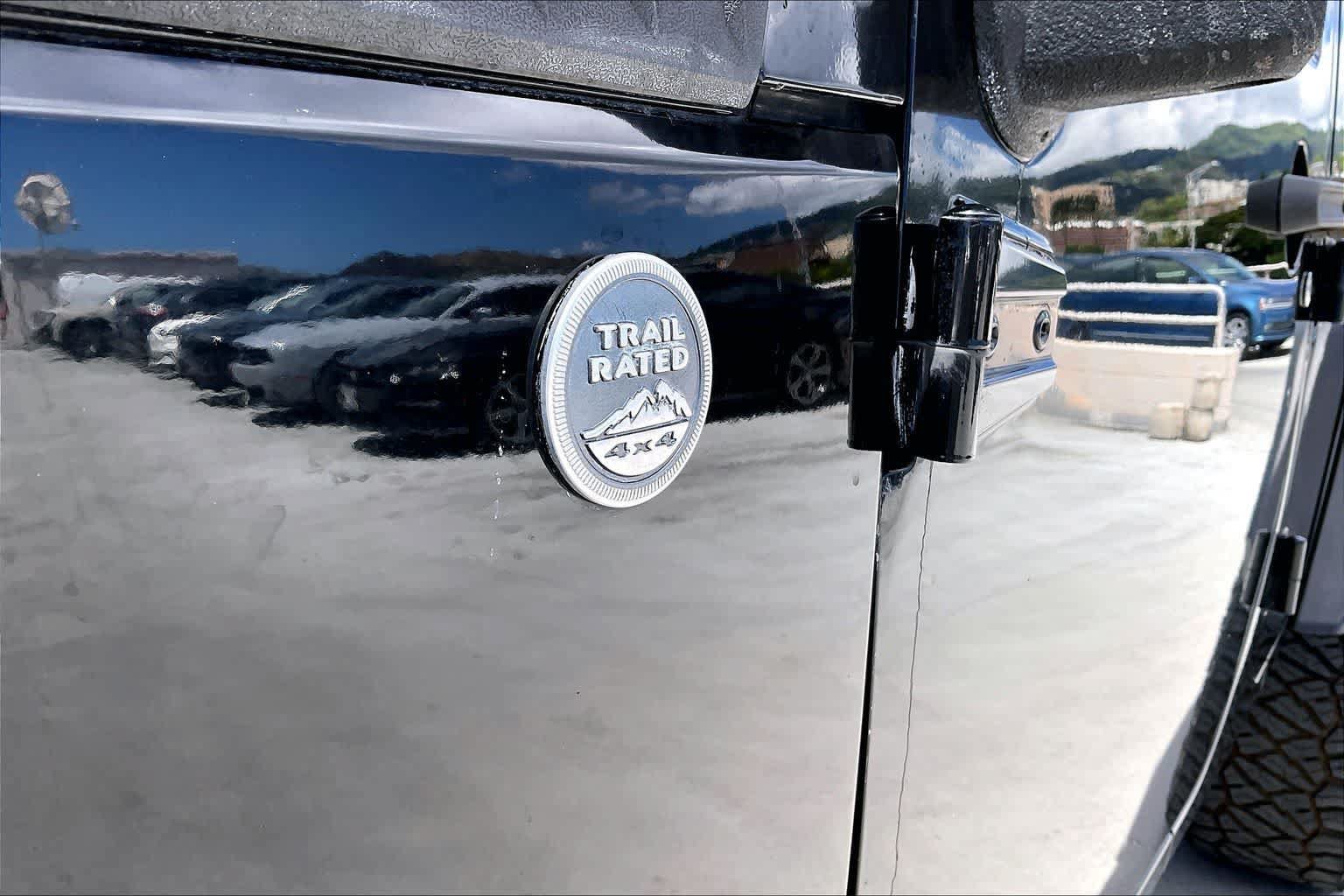 Used 2013 Jeep Wrangler Unlimited Sahara w/ Connectivity Group AWD/4WD image 7