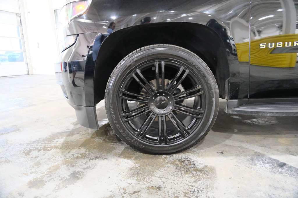 Used 2018 Chevrolet Suburban LT RWD image 5