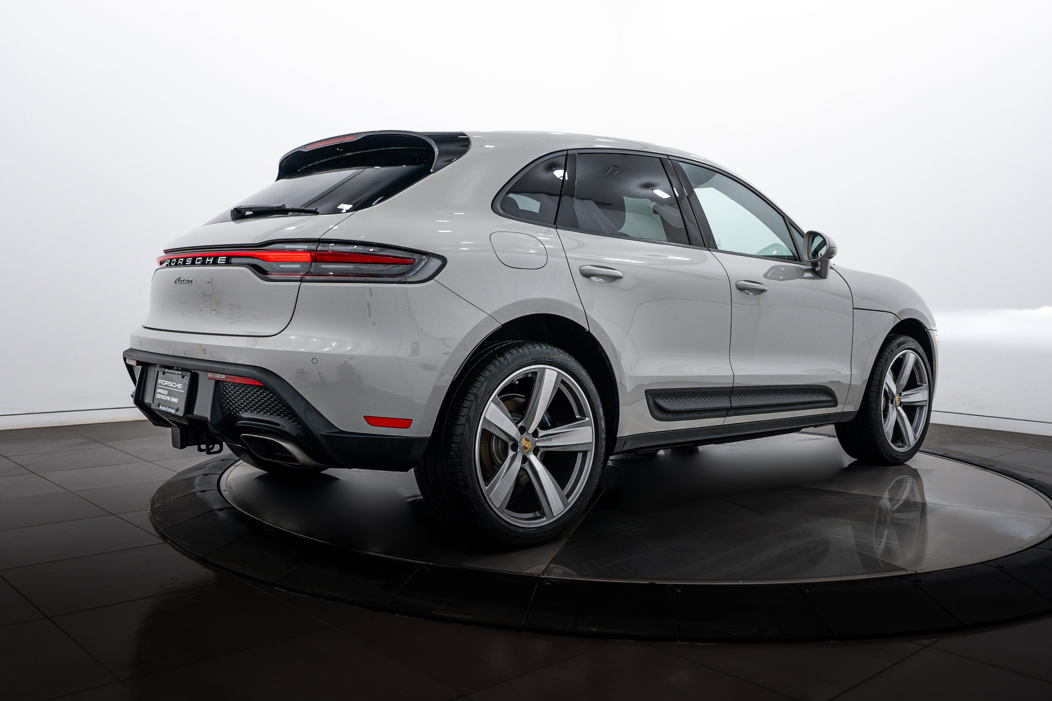 Certified 2026 Porsche Macan image 7