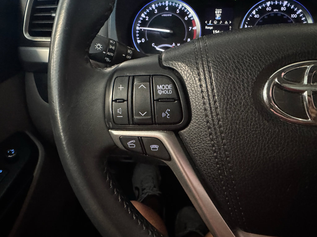 Used 2016 Toyota Highlander Limited FWD image 26