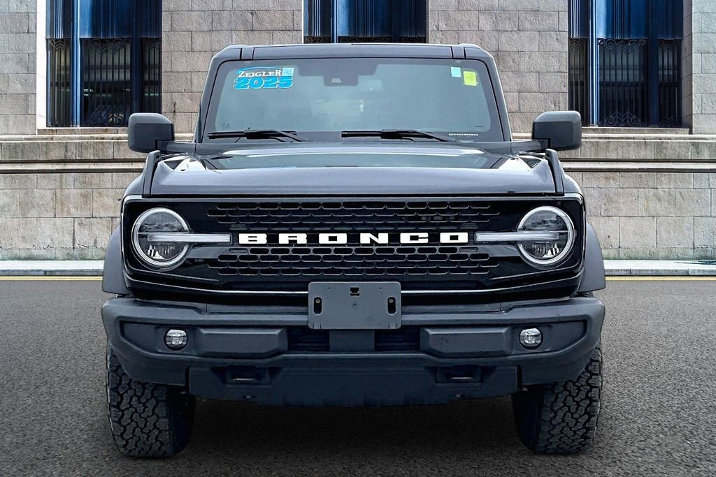 Certified 2025 Ford Bronco Outer Banks w/ Black Appearance Package AWD/4WD image 3