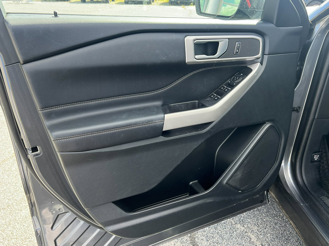 Used 2023 Ford Explorer XLT w/ Equipment Group 202A image 13