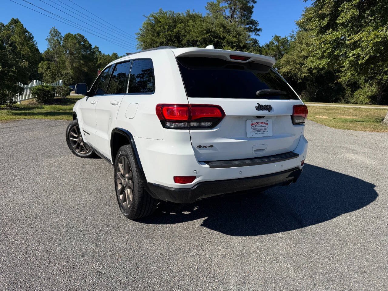 Used 2016 Jeep Grand Cherokee Limited 75th Anniversary AWD/4WD image 31