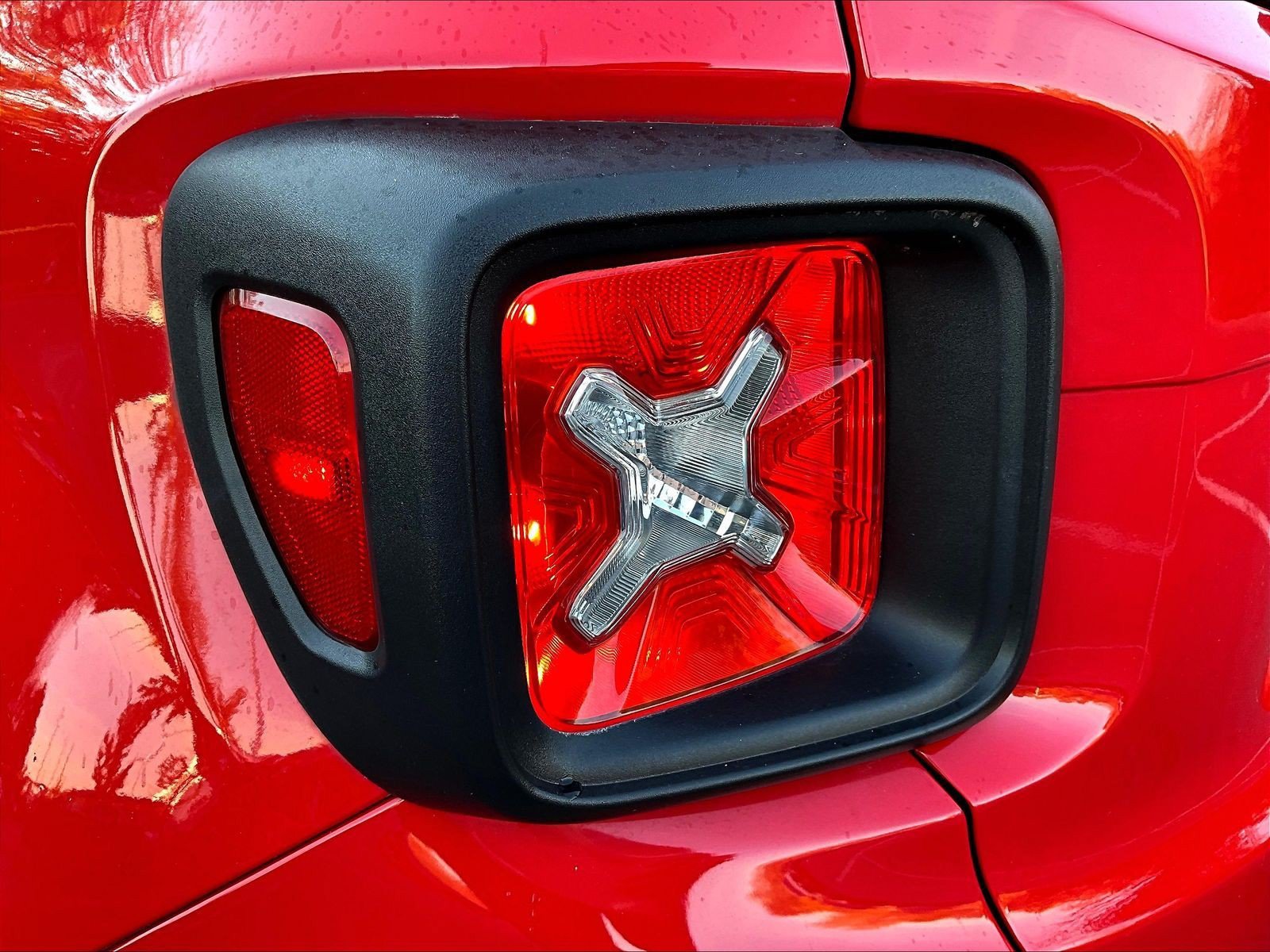 Used 2015 Jeep Renegade Latitude FWD image 22