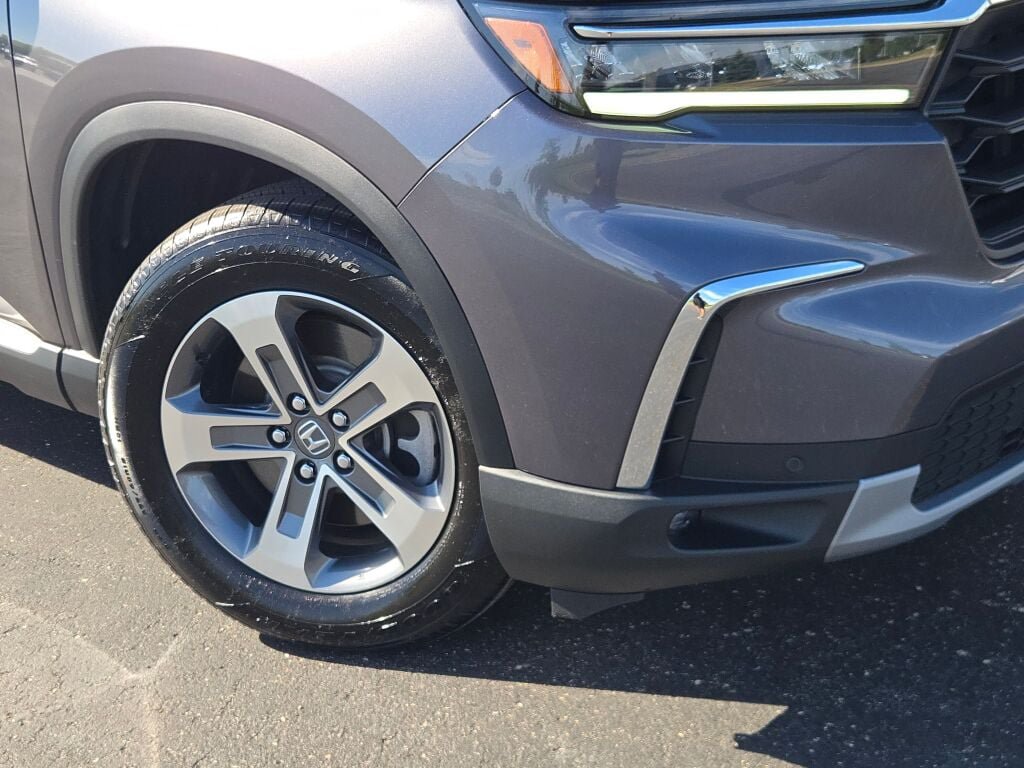 Used 2025 Honda Pilot EX-L image 3