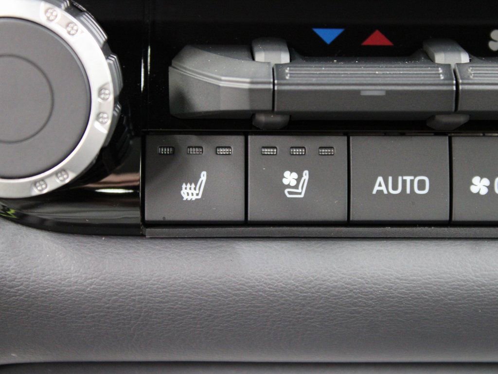 Used 2025 Toyota Sequoia Platinum image 59