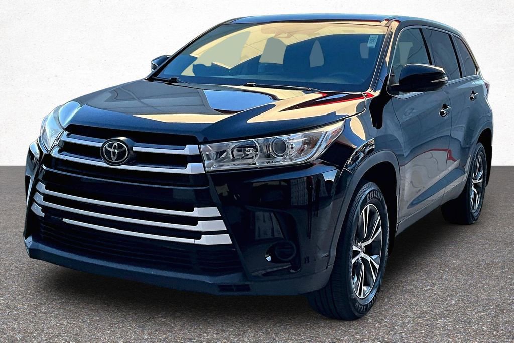 Used 2019 Toyota Highlander LE image 3