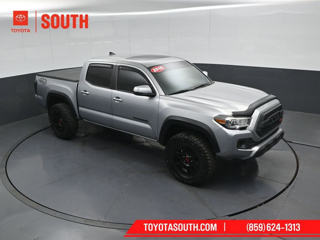 Used 2016 Toyota Tacoma TRD Off-Road AWD/4WD image 46