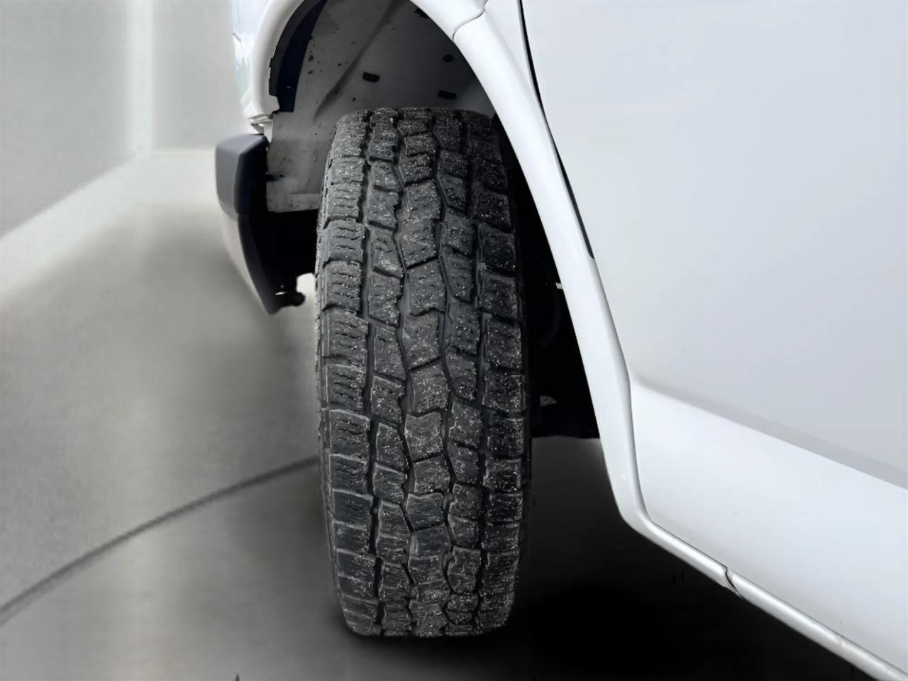 Used 2010 Chevrolet Express 2500 Extended image 25