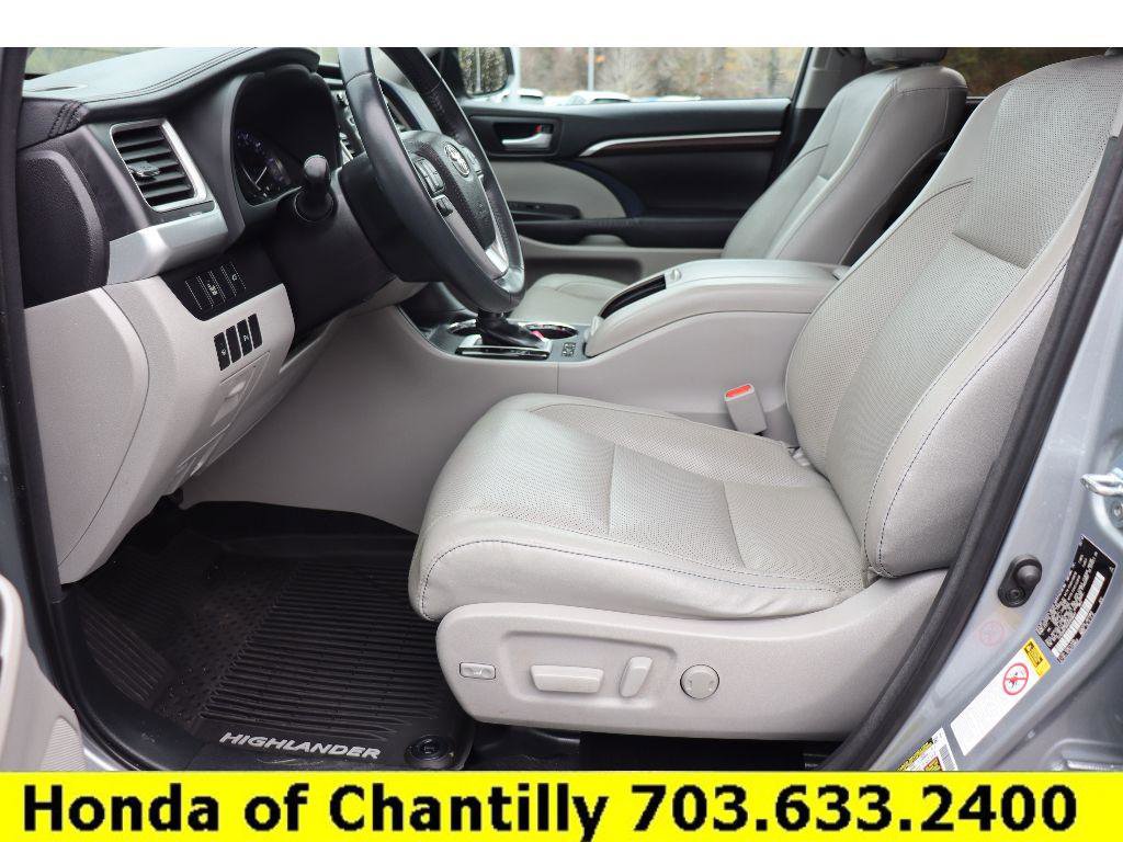 Used 2016 Toyota Highlander Limited image 23