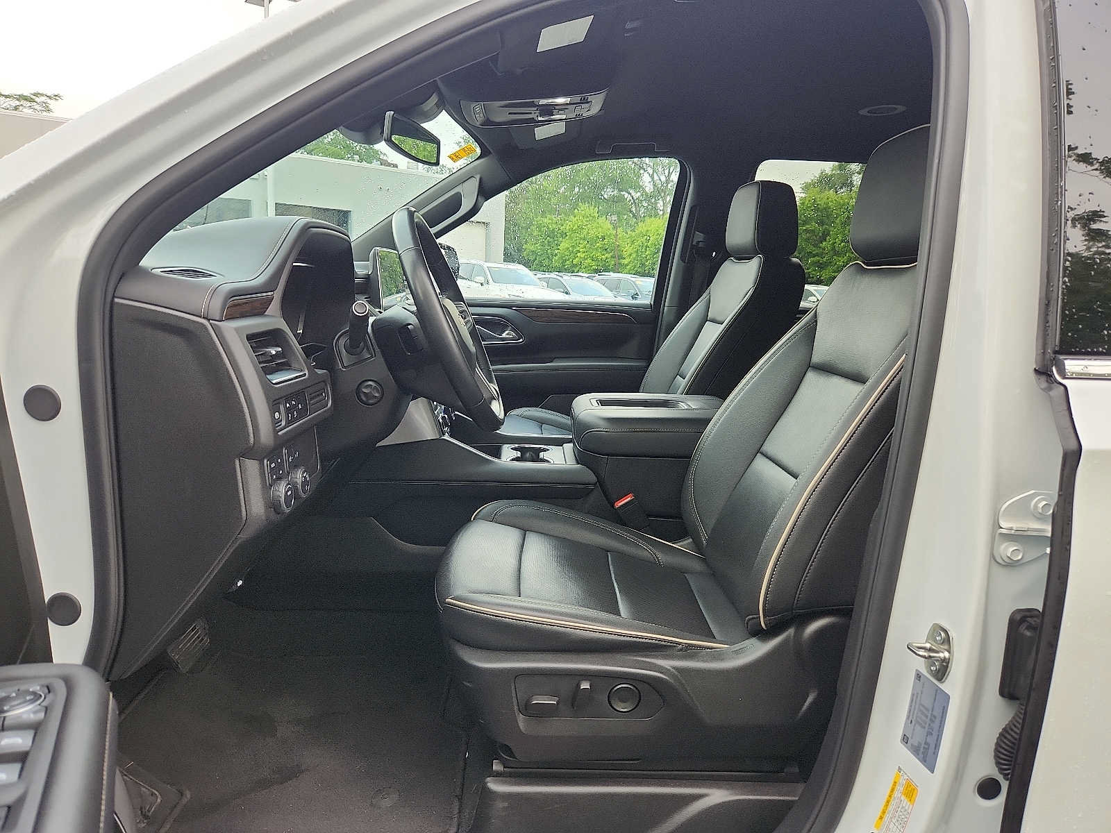 Used 2024 Chevrolet Tahoe Premier AWD/4WD image 13