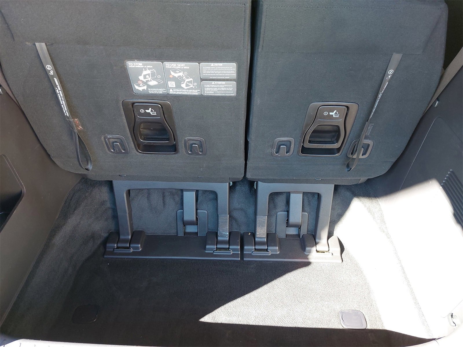 Used 2024 Kia Carnival LX image 13