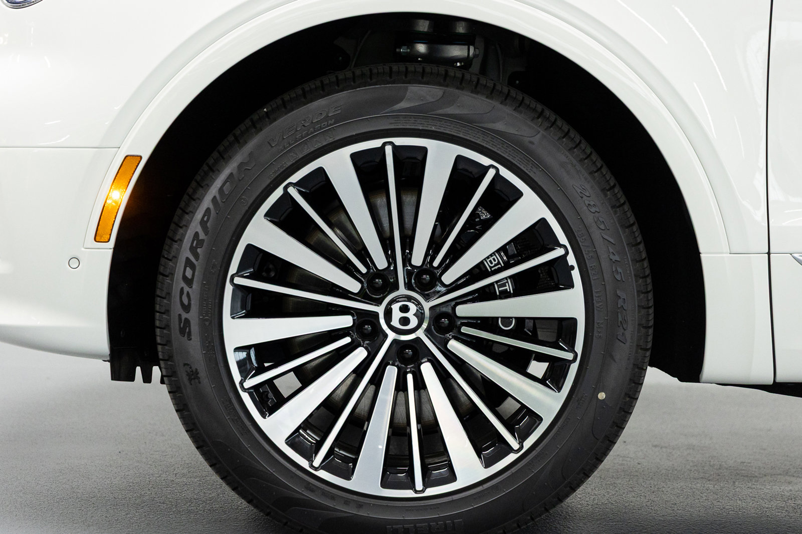 New 2026 Bentley Bentayga AWD/4WD image 15