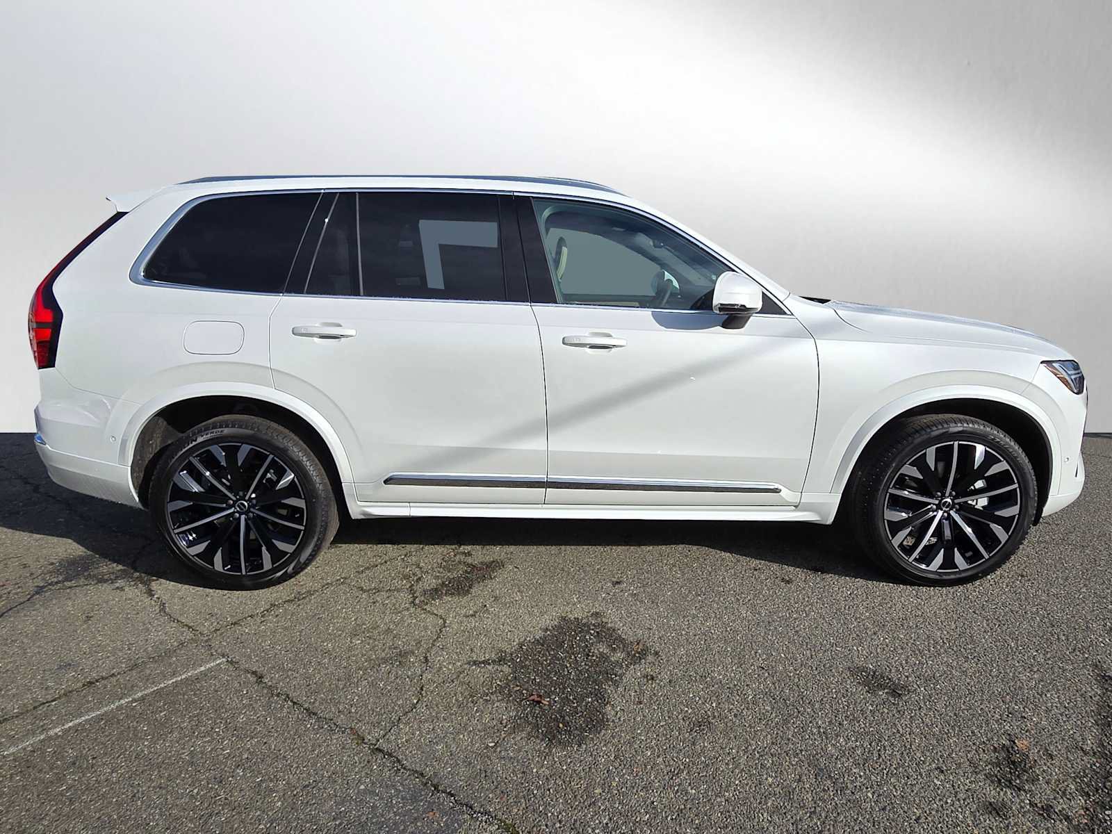 New 2026 Volvo XC90 B6 Plus w/ Protection Package Premier AWD/4WD image 10