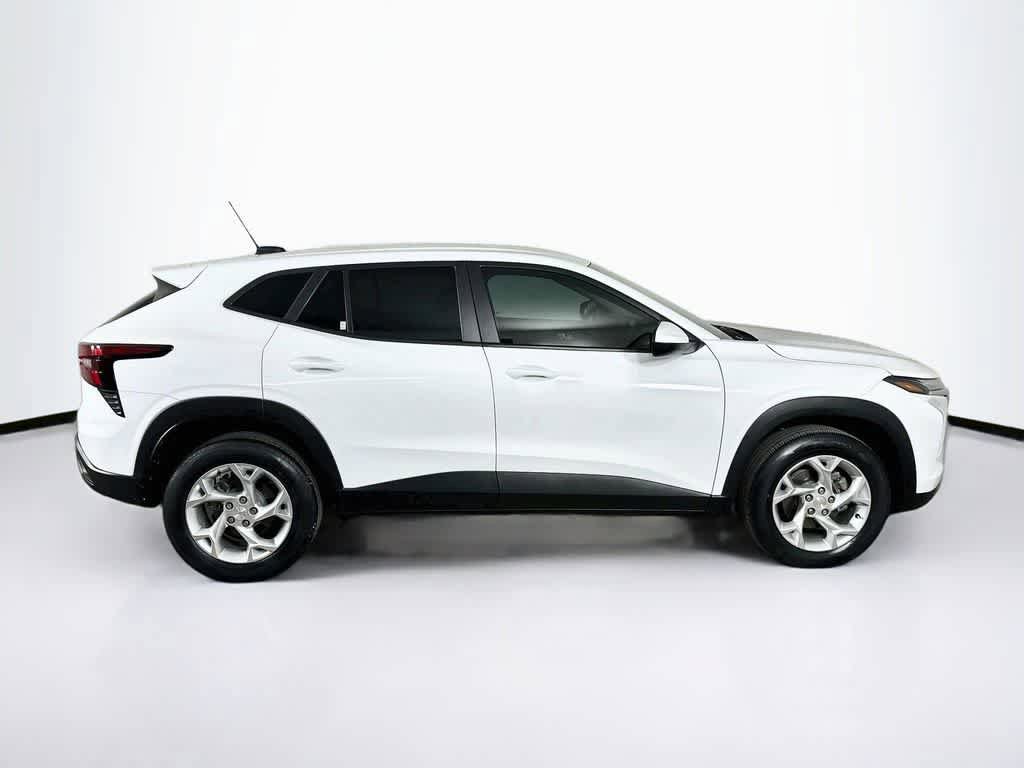 Used 2024 Chevrolet Trax LS w/ LS Convenience Package FWD image 24