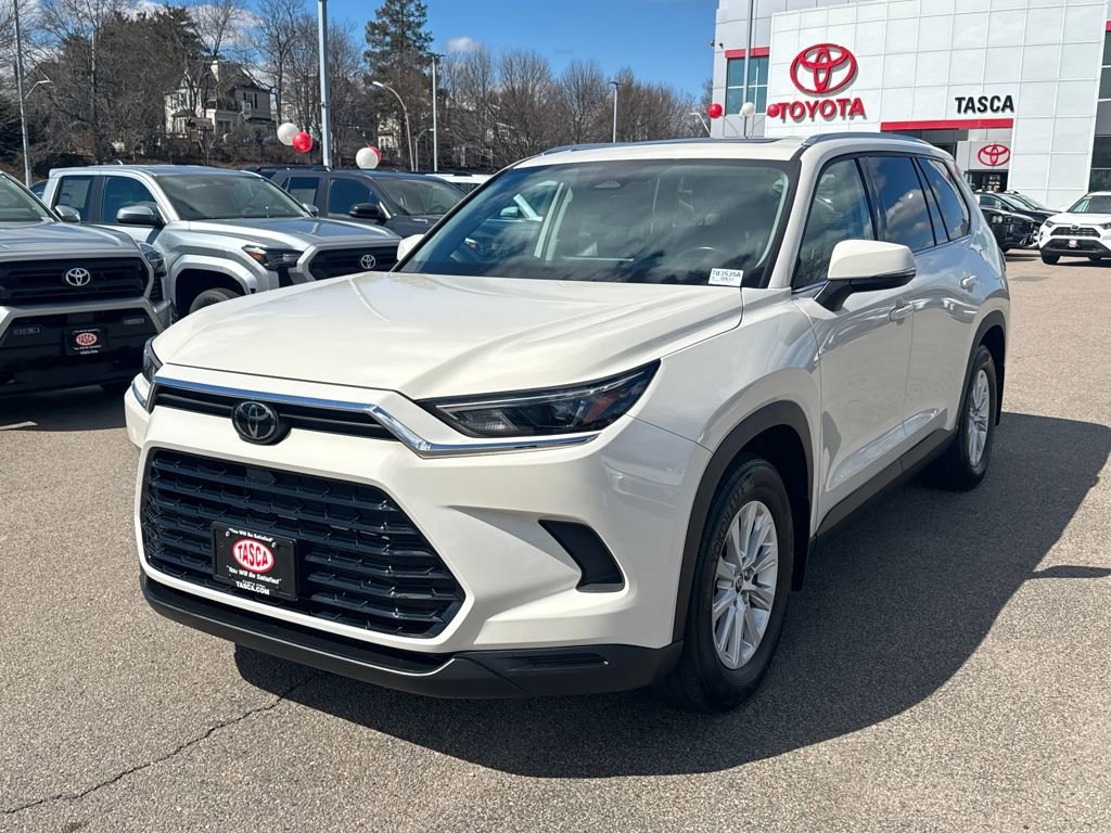 Used 2024 Toyota Grand Highlander XLE image 3