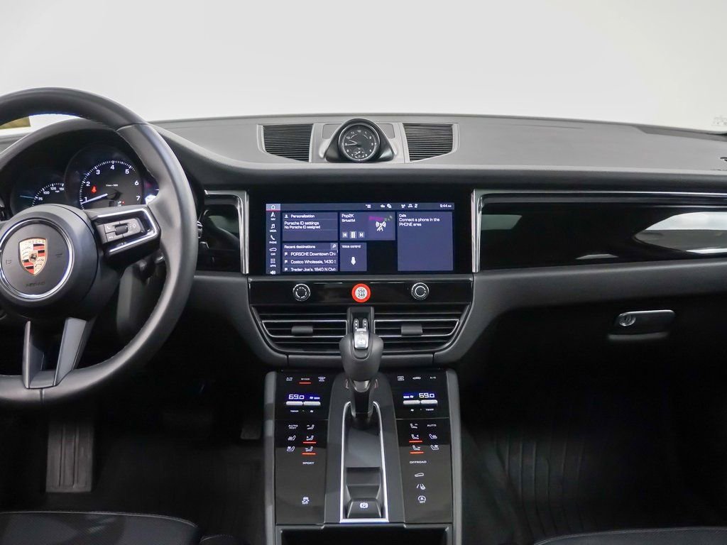 Certified 2025 Porsche Macan image 21