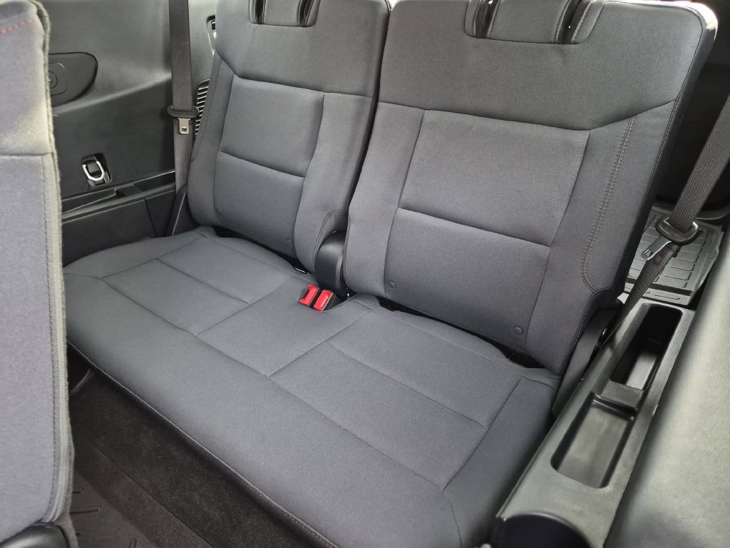 Used 2025 Ford Explorer Active AWD/4WD image 21