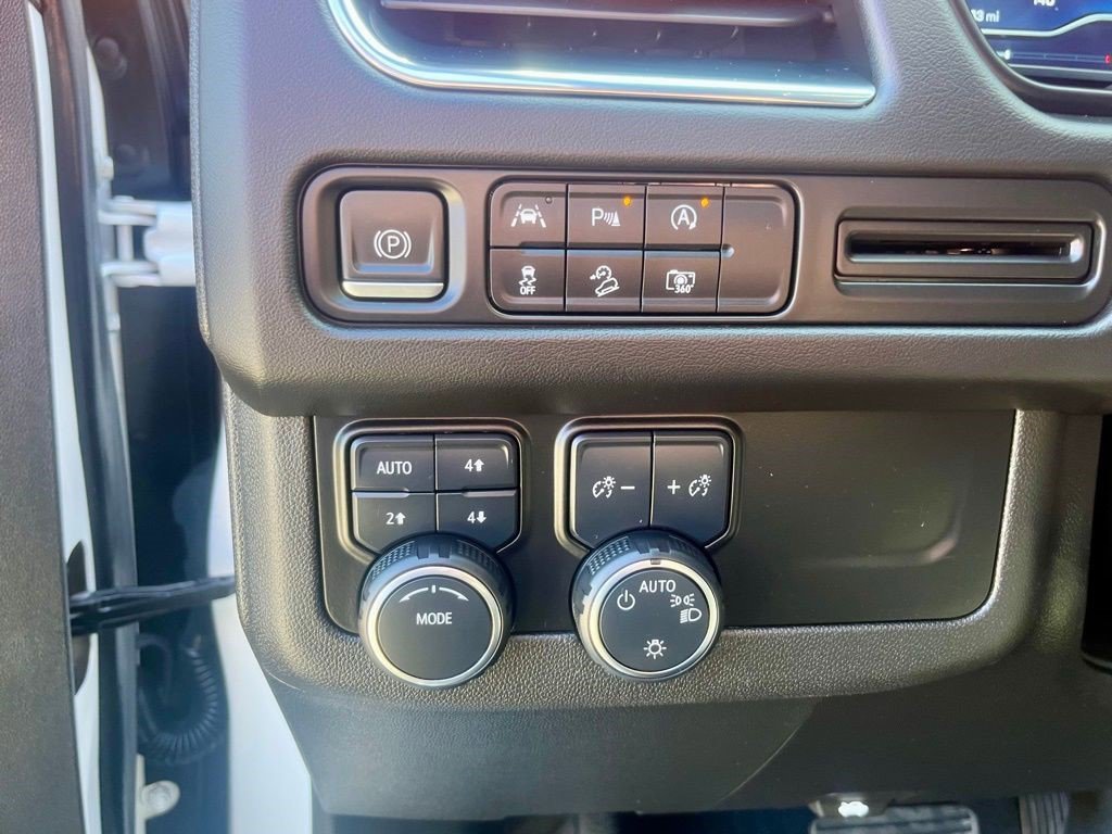 Certified 2023 Chevrolet Suburban Z71 w/ Luxury Package AWD/4WD image 23