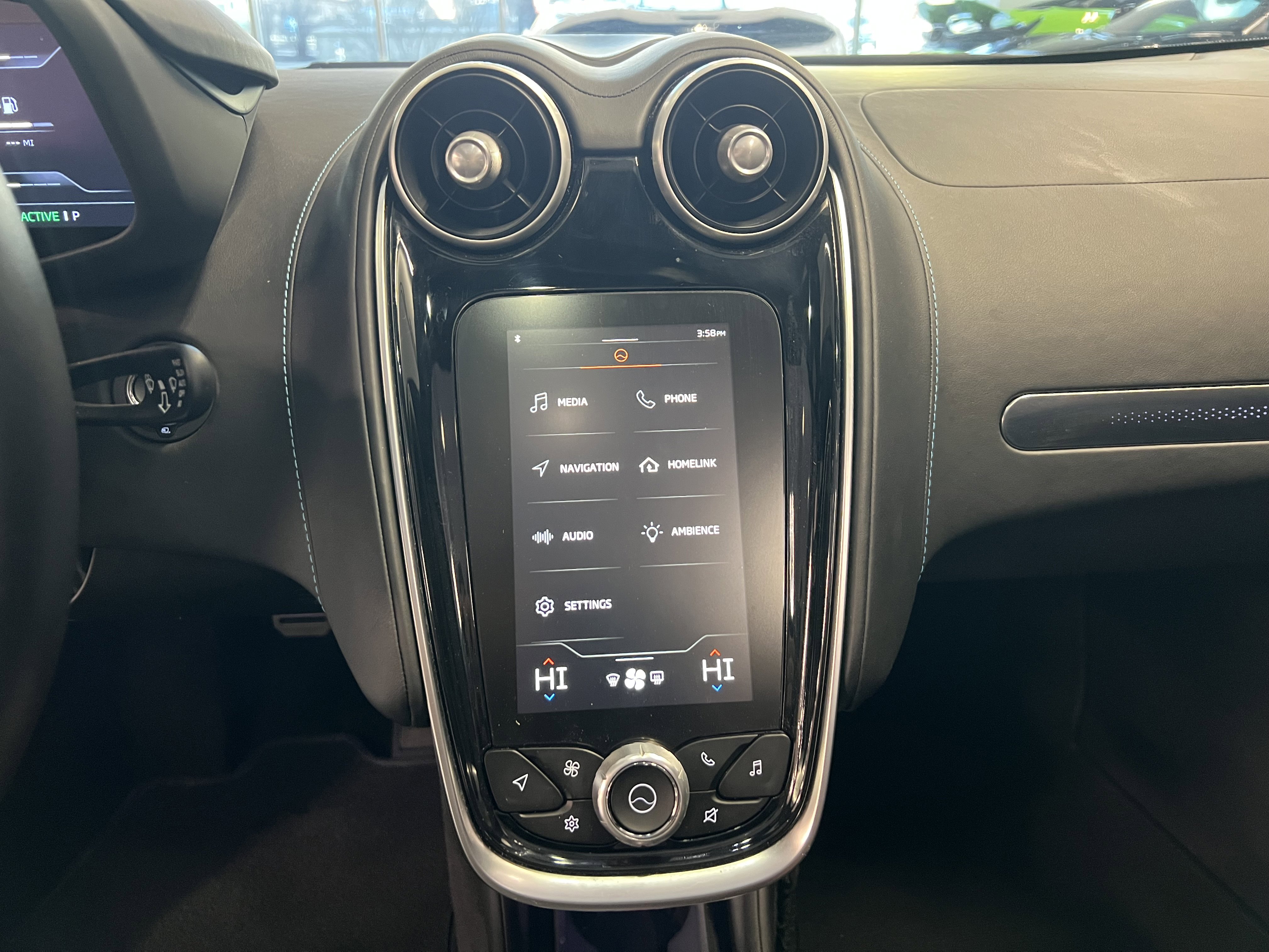 Used 2022 McLaren GT image 27