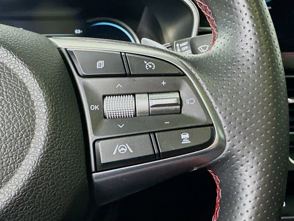 Used 2023 Genesis G70 2.0T w/ Sport Prestige Package image 24